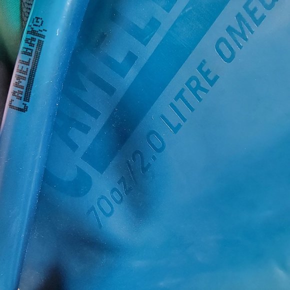 Camelbak Cloud Walker Hydration Hiking Backpack 70 OZ - 2 Liter Water Bladder - Picture 12 of 12